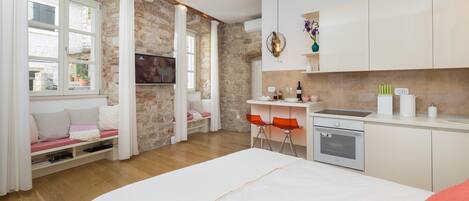 That place studio apartment in Trogir, overview