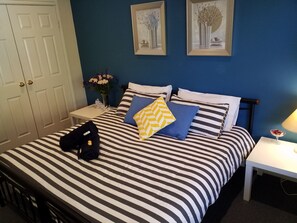 King size bed with wardrobe 