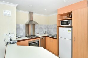 KingSpaKitchen1