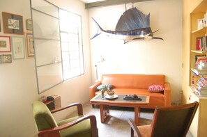 This is how this wall looks now, with our fish Goyo