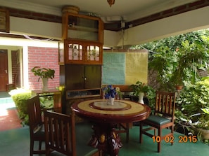 Outdoor dining