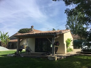 Beautiful studio with enclosed garden 