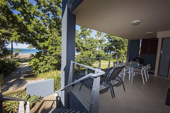 Beach House Apartment No 7 - Beachside balcony 