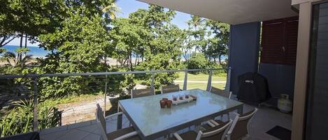 Beach House Apartment No 7 - Beachside patio