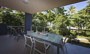 Beach House Apartment No 7 - Mission Beach -  Patio to parkland.