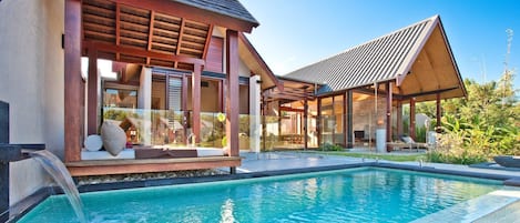 Port Douglas holiday villa in boutique resort with private pool
Sundaram Amalè