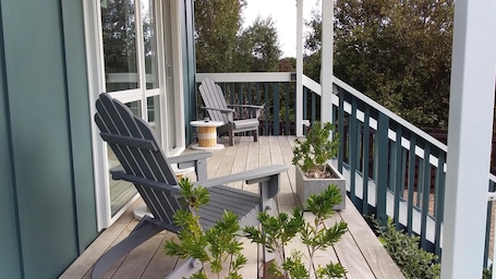 Outdoor living with view to let the world go past...
