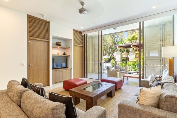 Relax in the lounge area with comfortable sofa seating and TV catering to all your entertainment needs.
