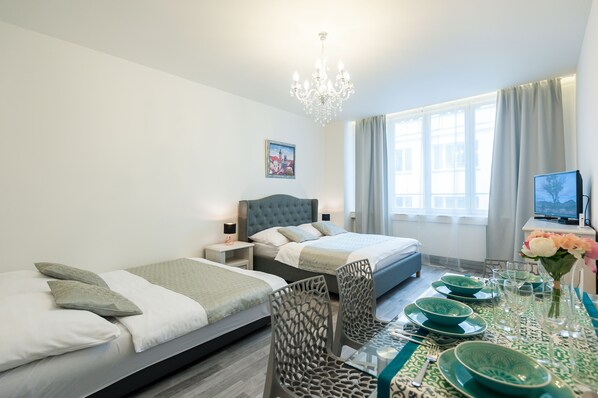 High quality Queen Bed and Double Sofa Bed