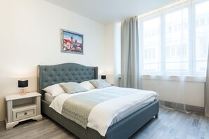 High quality Queen Bed