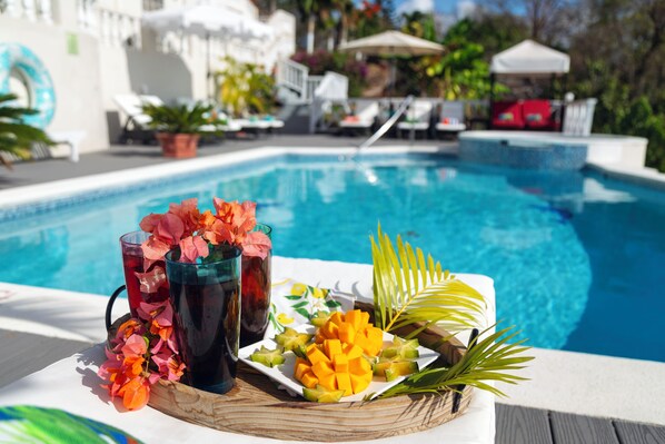 Pool deck morning munchies 