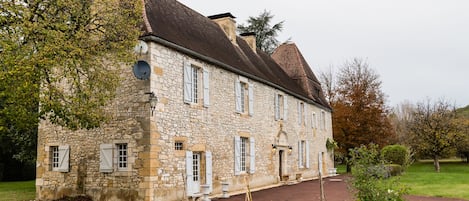 La Vigerie. Beautifully restored manor house with original features