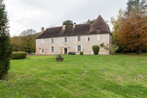 La Vigerie. Beautifully restored manor house with original features