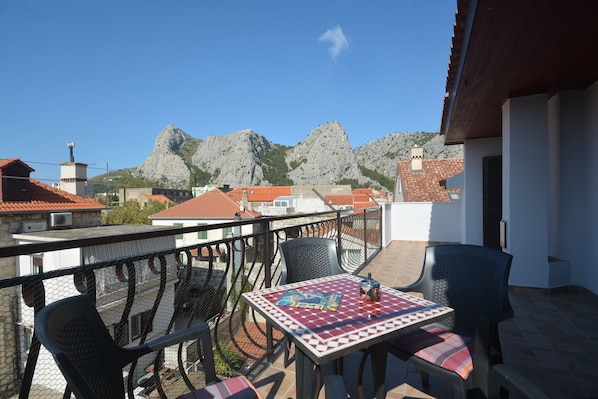 Terrace - Mountain View