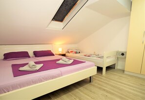 Bedroom with king size and single bed