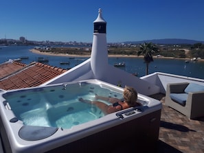 Privat Hot tub for up to 6 people on the roof terrace

