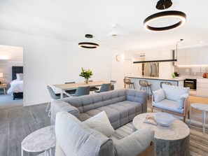 Be assured of a 5 star experience and come and relax on this cosy sofa