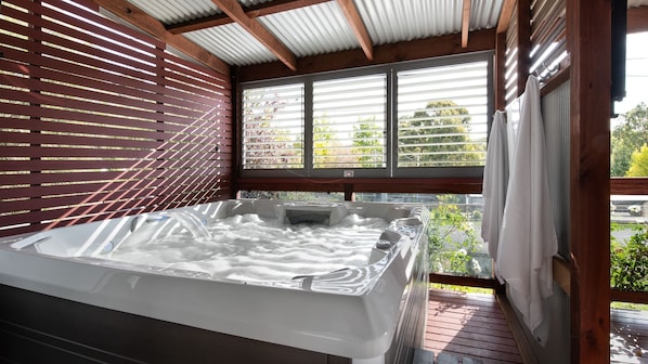 Indoor spa tub