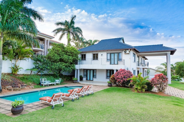 Pool and garden 