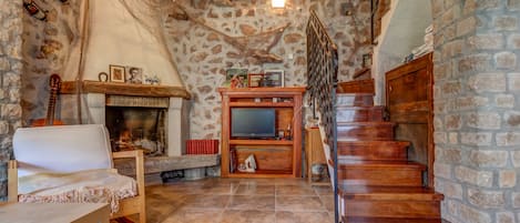 Stone Duplex combines Montenegrin and authentic style with modern details. 