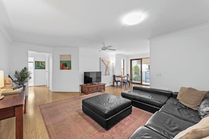 Spacious Open Plan, with Large Aircon, Overhead Fan, Smart TV + Fast Wifi...