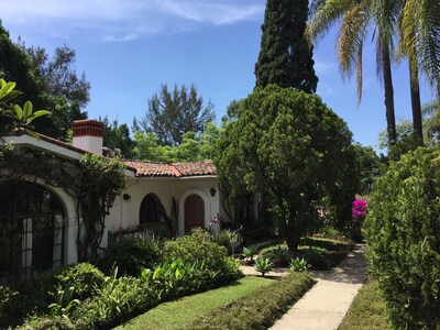 Villa Las Palmas Perfecto para parejas, familias pequeñas, mascotas-Excelente ubicación