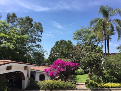 Villa Las Palmas Perfecto para parejas, familias pequeñas, mascotas-Excelente ubicación