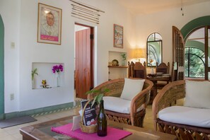 Beautifully decorated with hand-made Mexican artesania, and folk art.