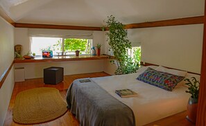 Red lavender. Bedroom with double bed & openfloor