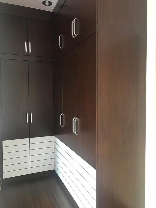 Bedroom 2 Wardrobe