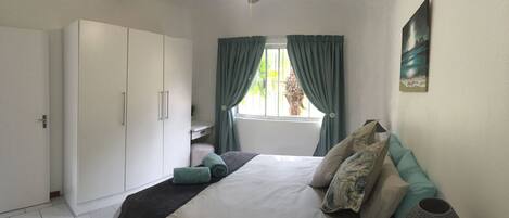 Main Bedroom with Queen size bed and en-suite bathroom