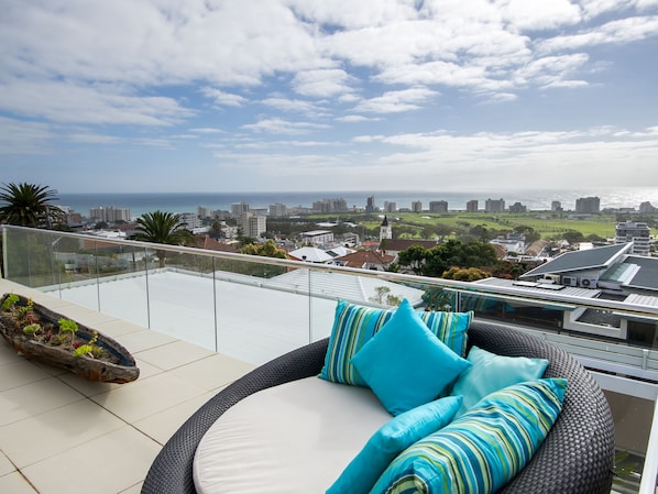 Spectacular views across Green Point