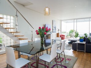 Dining room/Lounge area