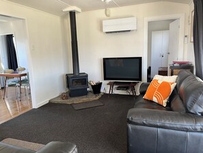 Lounge area with fireplace 