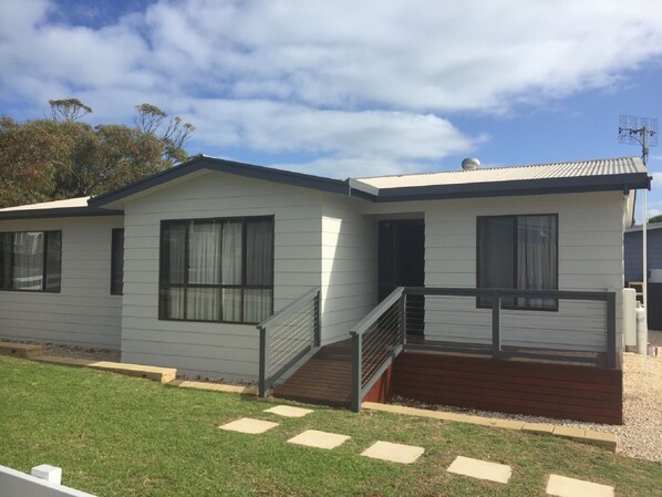 Ikumi Port Elliot Beach House