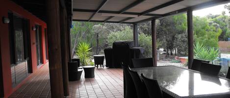 Private outdoor Entertaining Area overlooking natural bush.