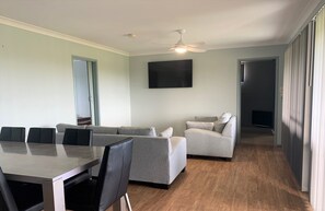 Open Plan Dining & Lounge
