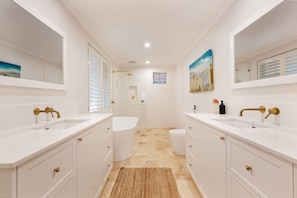 Downstairs master ensuite with bath and shower