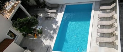 private terrace with pool view, no chlorine in pool, only electrolysis