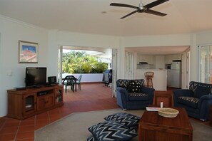 Beaches No 6 - Living to roadside patio BBQ area