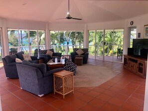 Beaches No 6 - Lounge Room