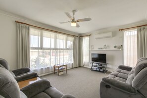 lounge room 
