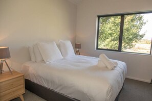 Master, comfy king bed. Remarkables out the window.