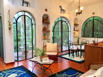 Villa Escondida Privada para parejas, con jardines bien cuidados, piscina, Cabaña y barbacoa. 