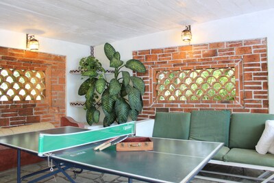 Villa Escondida Privada para parejas, con jardines bien cuidados, piscina, Cabaña y barbacoa. 