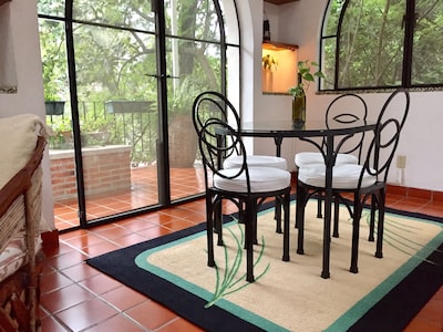 Villa Escondida Privada para parejas, con jardines bien cuidados, piscina, Cabaña y barbacoa. 