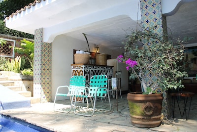 Villa Escondida Privada para parejas, con jardines bien cuidados, piscina, Cabaña y barbacoa. 