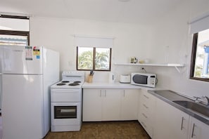 Apollo Jewel No 5 - South Mission Beach - Kitchen