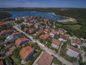 District Kastanjez where is the villa MaVeRo