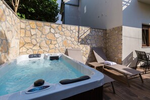Bain à remous extérieur